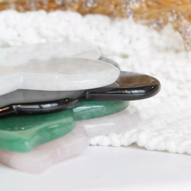 Zakaj postajajo kompleti Jade Roller Gua Sha nepogrešljiva nega kože za vsakogar